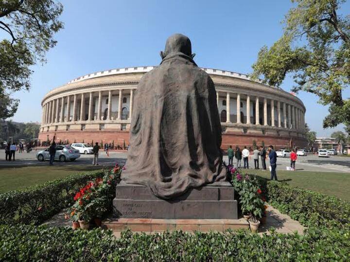 Day after unparliamentary words row new circular says no dharnas in Parliament நாடாளுமன்றத்தில் தர்ணா செய்யக்கூடாது… பயன்படுத்தக் கூடாத வார்த்தைகளை தொடர்ந்து புதிய சுற்றறிக்கை!