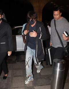 Shah Rukh Khan Photos: ਏਅਰਪੋਰਟ 'ਤੇ ਸਪੌਟ ਹੋਏ ਸ਼ਾਹਰੁਖ ਖਾਨ, ਫੋਟੋਜ਼ 'ਚ ਨਜ਼ਰ ਆਇਆ Cool Look