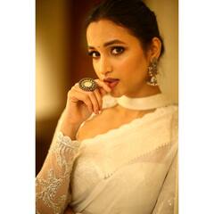 Srinidhi Shetty: అందాల నిధి శ్రీనిధి శెట్టి-తెల్లని చీరలో మెరిసే నెటిజన్లు మురిసే