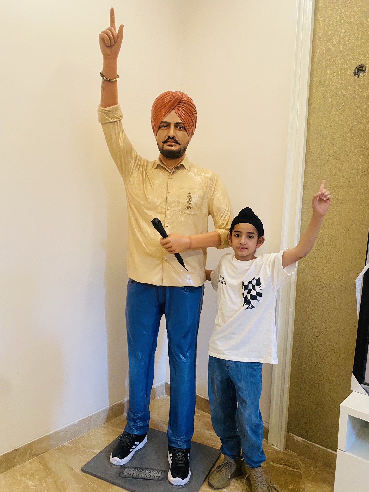 ਸਿੱਧੂ ਮੂਸੇਵਾਲਾ ਦੇ ਪਰਿਵਾਰ ਨੂੰ ਮਿਲੇ ਗਿੱਪੀ ਗਰੇਵਾਲ, ਮਾਪਿਆਂ ਨਾਲ ਵੰਡਾਇਆ ਦੁੱਖ, ਦੇਖੋ ਤਸਵੀਰਾਂ