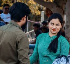 Rajeshwari Kharat : 'शालू' कुणाकडे पाहून एवढं गोड हसतेय? कोण आहे तो? उत्तर मिळालं...