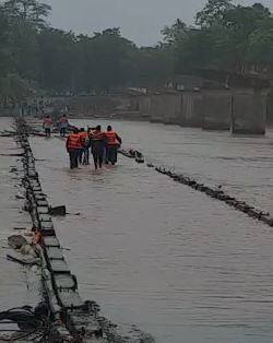 राज्याच्या विविध भागात मुसळधार पाऊस