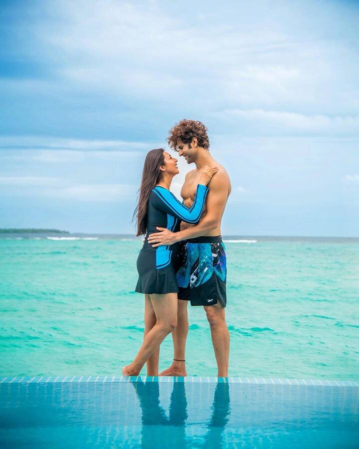 दिव्यांका त्रिपाठीनेही मालदीव ट्रीपमधील तिचे काही फोटो सोशल मीडियावर शेअर केले आहेत, ज्यात तिची स्टाईल कमाल दिसत होती. तिचे हे फोटो पाहून चाहतेही कौतुक करताना थकत नाहीयत.