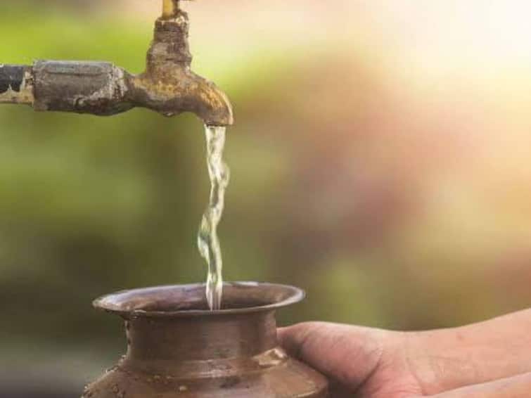 Nashik News Update Action against sarpanch and Gram sevak in case of impure water supply Nashik Zilla Parishad CEO directive अशुद्ध पाणी पुरवठा झाल्यास सरपंच, ग्रामसेवकांवर कारवाई; नाशिक जिल्हा परिषद सीईओंचा निर्णय