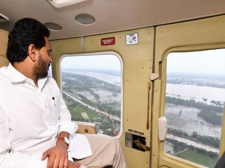 Rajahmundry cm jagan aerial survey in godavari floods effected areas reviews on floods dnn CM Jagan Aerial Survey : గోదావరి వరద ప్రభావిత ప్రాంతాల్లో సీఎం జగన్ ఏరియల్ సర్వే