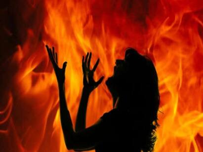 Pakistani man boils wife in cauldron in front of children Crime : மனைவியை கொன்று கொதிக்கும் எண்ணெயில் போட்ட சந்தேக கணவன்..! பிள்ளைகள் கண்முன்னே நிகழ்ந்த கொடூரம்..!