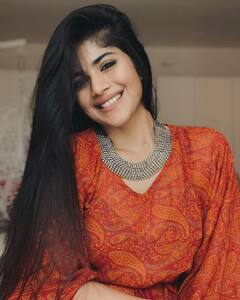 Meghaakash photos: நடிகை மேகா ஆகாஷ் கூல் கிளிக்ஸ் !