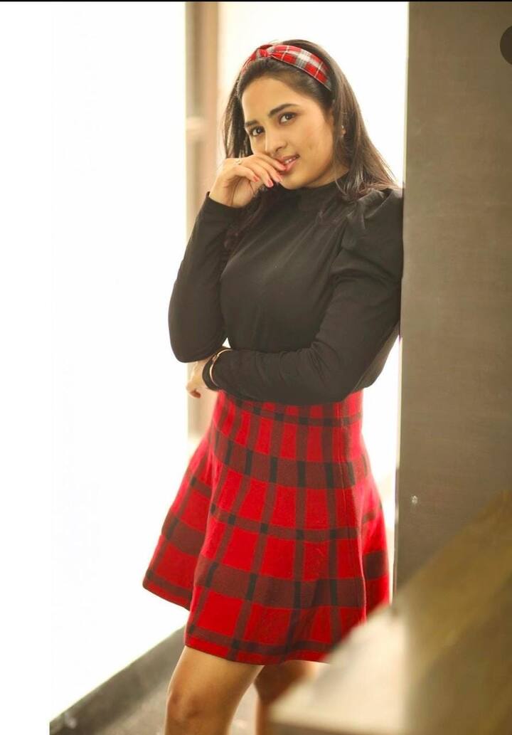 என் நெஞ்சுக்குள்ளே மழை அடிக்கும்