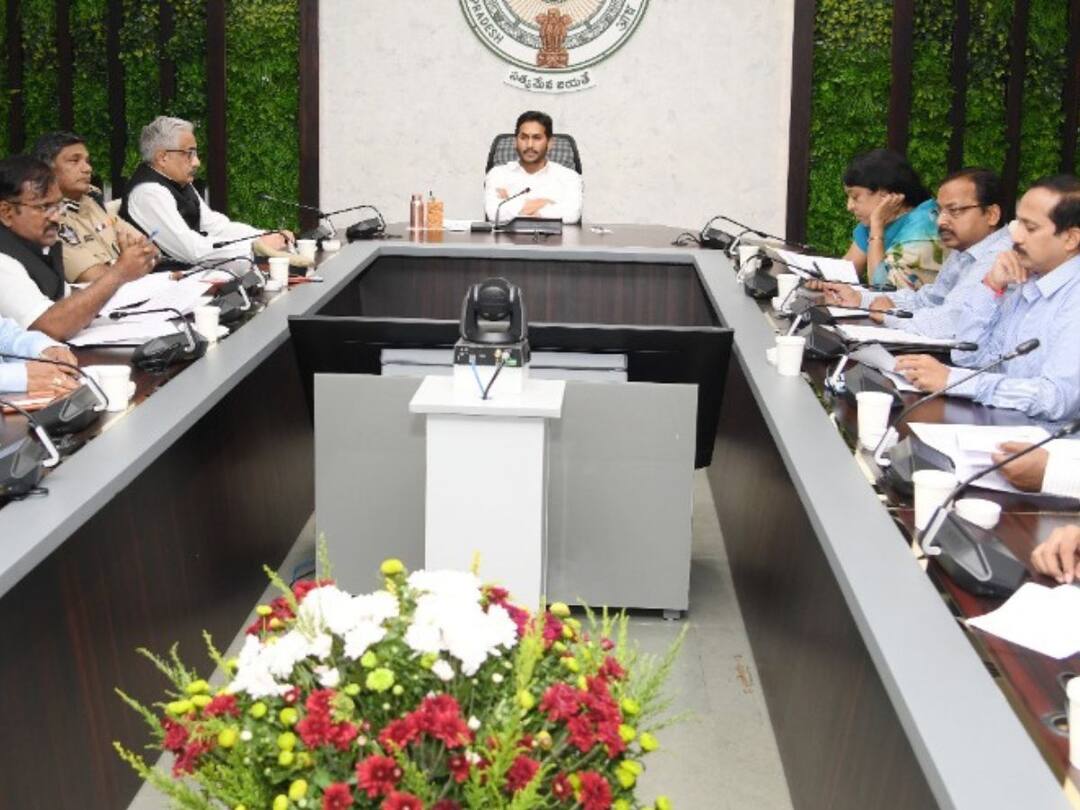 CM Jagan On AP Rains: మరో 24 గంటలు అలర్ట్గా ఉండాలి- అధికారులకు సీఎం జగన్ ఆదేశాలు AP CM Jagan orders the officers to be on alert for another 24 hours CM Jagan On AP Rains: మరో 24 గంటలు అలర్ట్గా ఉండాలి- అధికారులకు సీఎం జగన్ ఆదేశాలు