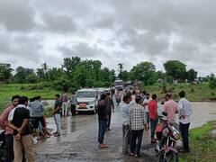 Heavy Rain in Sehore: सीहोर में रपटा पार करने की कोशिश में बाइक के साथ बहा युवक, तलाश में चलाया जा रहा है अभियान