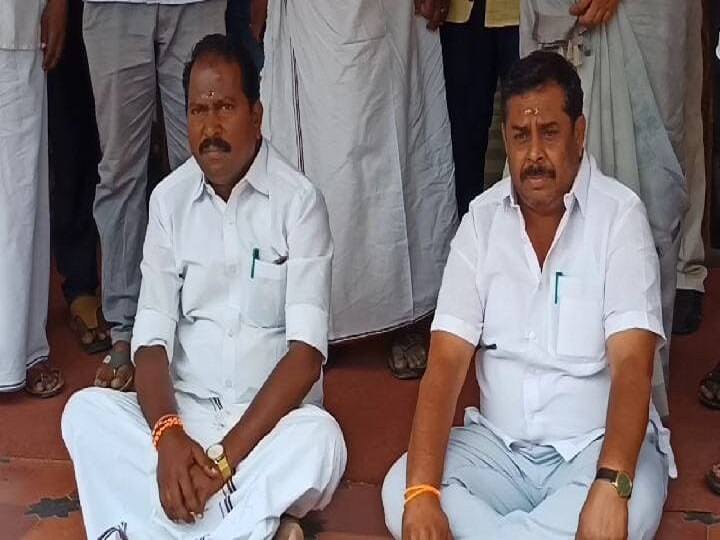 AIADMK legislators are protesting against the district administration for ignoring people's representatives at Dharmapuri தருமபுரி: மக்கள் பிரதிநிதிகளை புறக்கணித்து வரும் மாவட்ட நிர்வாகம் - அதிமுக எம்எல்ஏக்கள்  போராட்டம்