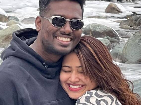 ’இது போதை நேரம் எதுவும் பேசாதே...’ - அட்லி ப்ரியா காதல் க்ளிக்ஸ்! ’இது போதை நேரம் எதுவும் பேசாதே...’ - அட்லி ப்ரியா காதல் க்ளிக்ஸ்!