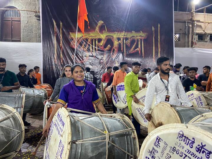 दोन वर्षात या पथकांना ढोळ बडवता आला नाही मात्र कठीण काळात नागरिकांच्या सेवेत हे सगळे तरुण तत्पर होते.