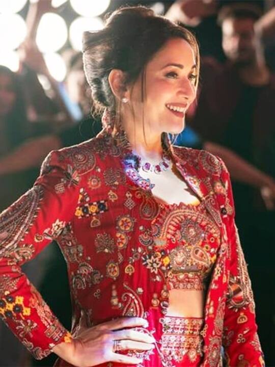 बॉलीवुड की धक-धक गर्ल माधुरी दीक्षित और संजय कपूर अभिनीत वेब सीरीज 'द फेम गेम' को 7 रेटिंग मिली है.