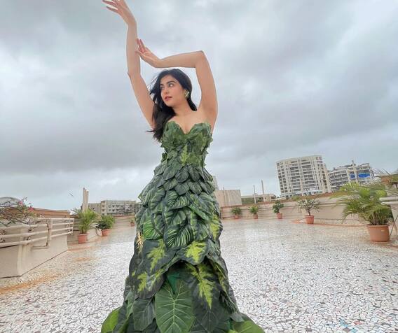 अभिनेत्री अदा शर्माचा हटके अंदाज