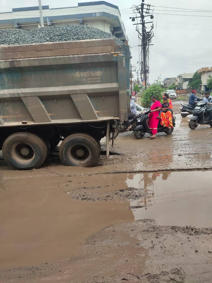 કોઠારીયા ગામનો શહેરમાં સમાવેશ થયો તેને સાત વર્ષ થયા છે છતાં સ્થિતિ હજુ ઠેરની ઠેર છે.