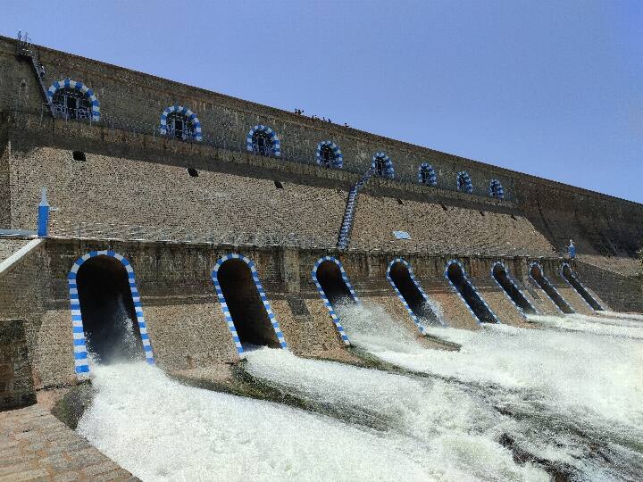 Mettur dam reached its full capacity of 120 feet for the 42nd year. மேட்டூர் அணை 42ம் ஆண்டாக அதன் முழு கொள்ளளவான 120 அடியை எட்டியது - 11 மாவட்டங்களுக்கு வெள்ள அபாய எச்சரிக்கை