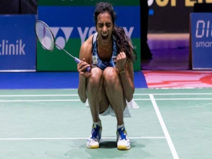 Singapore Open: PV Sindhu Reaches Final After Beating Saena Kawakami In Semi-Finals Singapore Open: पीव्ही सिंधूची सिंगापूर ओपनच्या अंतिम फेरीत धडक, सेमीफायनलमध्ये सेईना कावाकामीला नमवलं