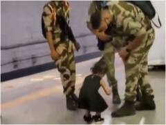 Viral Video: मेट्रो स्टेशन पर नन्ही बच्ची ने आर्मी जवान के छुए पैर, फौजी भी हुआ भावुक