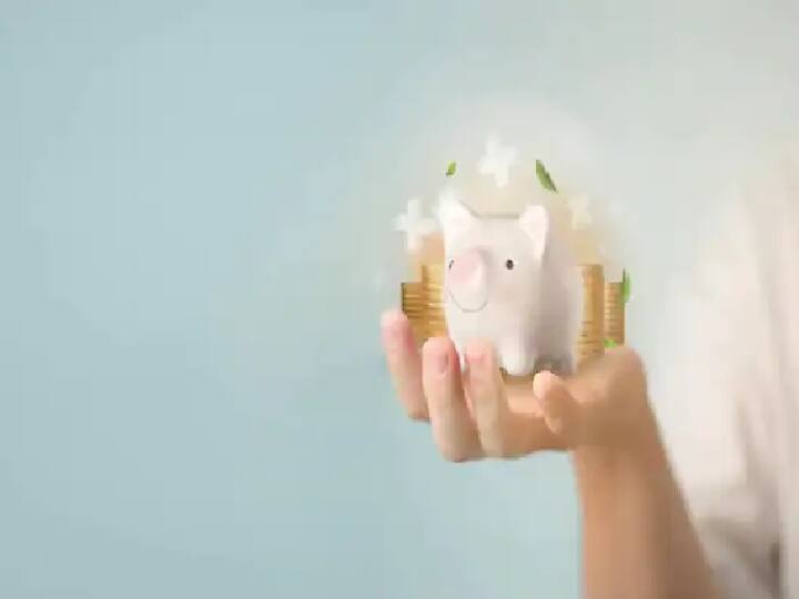 Tax Saving FD Schemes: आर्थिक वर्ष संपल्यानंतर नोकरदार वर्गाला कर जमा करावा लागतो. त्यासाठी ITR फाइल करावा लागतो. बचतीसह कर सवलत मिळवून देणाऱ्या योजनांकडे अनेकांचा ओढा असतो. कर सवलतीसह चांगला परतावा देणाऱ्या योजनेबाबत जाणून घ्या...