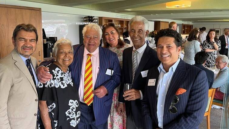 Sachin Tendulkar shares pic with Sir Garfield Sobers, Farokh Engineer from Lord's Sachin Tendulkar: লর্ডসে চাঁদের হাট! কার জোকস শুনে মজে গেলেন তেন্ডুলকর ?