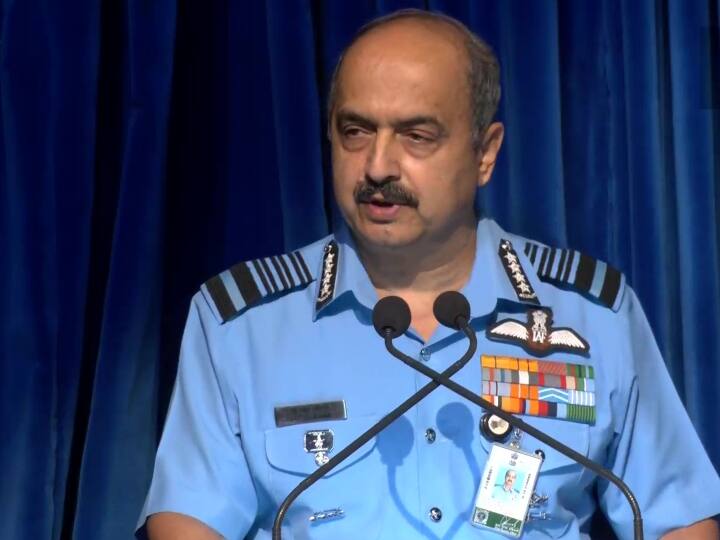 Air Chief Marshal VR Chaudhari Said Creation of Seperate Air Defence Command May Prove Counter Productive ANN Defence News: वायुसेना चीफ ने अलग एयर डिफेंस कमांड बनाने का किया विरोध, जानें क्यों कहा घातक साबित हो सकता है कदम?