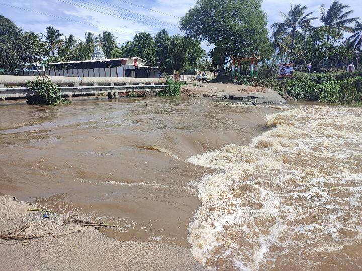 kovai: Traffic was affected as a footbridge was washed away due to flooding in the Noyal River கோவை: நொய்யல் ஆற்று வெள்ளத்தில் அடித்துச் செல்லப்பட்ட தரைப்பாலம் - போக்குவரத்து துண்டிப்பு