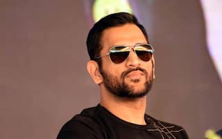 MS Dhoni: આજે પણ કાયમ છે ધોનીનો જલવો, લંડનના રસ્તાઓ પર સેલ્ફી લેવા થઈ પડાપડી