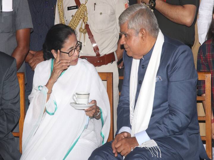 political controversial relation between CM Mamata and Jagdeep Dhankhar Mamata Vs Dhankhar: 'कभी नीम-कभी शहद', ऐसा रहा पश्चिम बंगाल की सीएम ममता बनर्जी और राज्यपाल जगदीप धनखड़ का रिश्ता