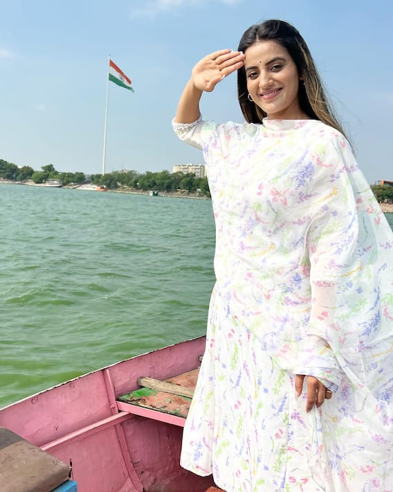 Akshara Singh Traditional Look: फिर ट्रेडिशनल लुक में नजर आईं भोजपुरी एक्ट्रेस अक्षरा सिंह, सादगी ने लूटी महफिल