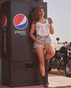 Jacqueline Fernandez Is Turning Up The Heat This Summer In Latest PICS