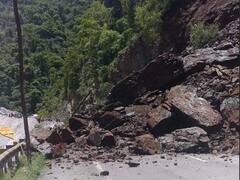 Rudraprayag: भारी बारिश के चलते बद्रीनाथ हाईवे पर जगह-जगह लैंडस्लाइड, तीर्थयात्री को हो रही भारी परेशान