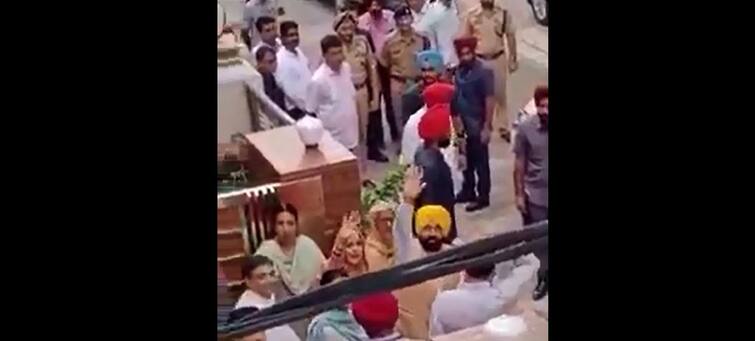 CM Mann reached his in-laws house for the first time after marriage, this is how he was welcomed, see the video ਵਿਆਹ ਮਗਰੋਂ ਪਹਿਲੀ ਵਾਰ ਸਹੁਰੇ ਘਰ ਪਹੁੰਚੇ ਸੀਐਮ ਮਾਨ, ਇੰਝ ਹੋਇਆ ਸਵਾਗਤ, ਵੇਖੋ ਵੀਡੀਓ