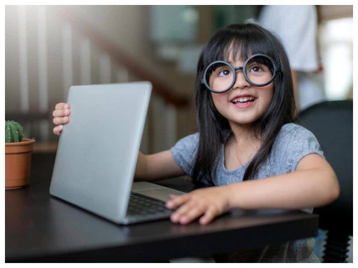 बन जाते हैं रिस्पॉसिबंल: वर्किंग मां होने की वजह से उनके बच्चे कई कामों को बखुबी जिम्मेदारी से करना सीख जाते हैं. वह उनके घर के छोटे मोटे कामों में मदद तो करते ही हैं साथ ही मम्मी के आने से पहने अपना सारा काम और होमवर्क पूरा कर के रखते हैं.