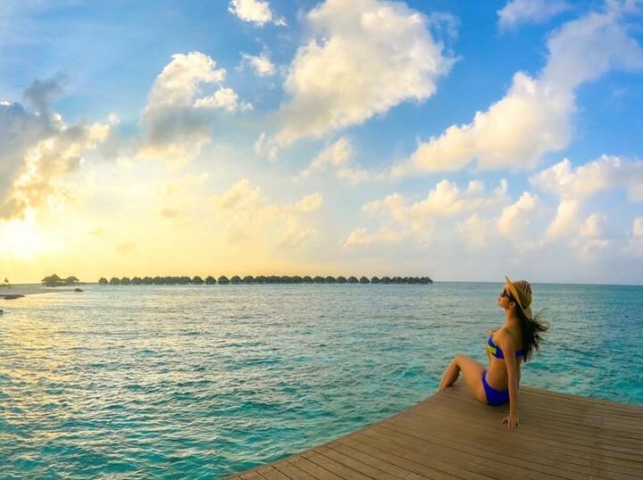 Mouni looked perfect in her blue and yellow bikini set
