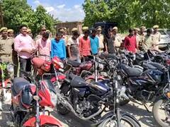 Mau News: मऊ में पुलिस मुठभेड़ में 8 शातिर बदमाश गिरफ्तार, असलहा समेत 9 जिंदा कारतूस बरामद