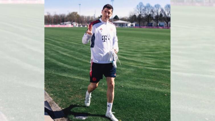 Barcelona agree £42.5m deal to sign Bayern Munich striker Robert Lewandowski Robert Lewandowski: বায়ার্নকে বিদায়? তিন বছরের চুক্তিতে বার্সায় যাচ্ছেন লেওয়ানডস্কি?