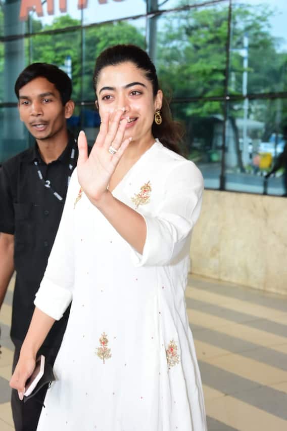 Rashmika Mandanna Spotted: सफेद कुर्ती में खूब जंची रश्मिका मंदाना, एयरपोर्ट पर कैमरा में कैप्चर हुईं एक्ट्रेस