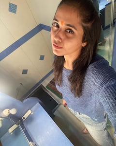 Kajal Raghwani Photos: वैनिटी वैन के हर कोने में काजल राघवानी ने ली सेल्फी, खुदको बताया अपना बेस्टफ्रेंड