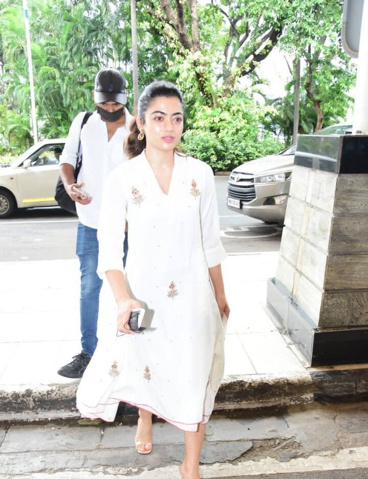 ২০১৭ সাল নাগাদ রশ্মিকা এবং রক্ষিত শেট্টির বাগদানও সম্পন্ন হয়। অভিনেত্রীর বাড়িতেই ঘনিষ্ঠ ব্যক্তিদের উপস্থিতিতে বাগদান হয় তাঁদের।