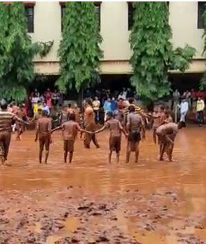 चिखलात खो-खो, कबड्डी यासारखे खेळ खेळण्यात आले