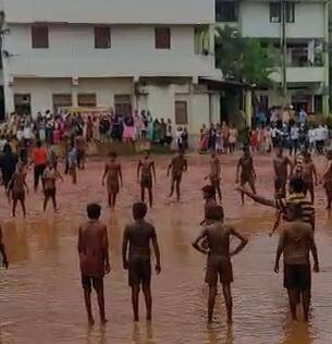 350 विद्यार्थ्यांनी घेतला चिखल महोत्सवात सहभाग