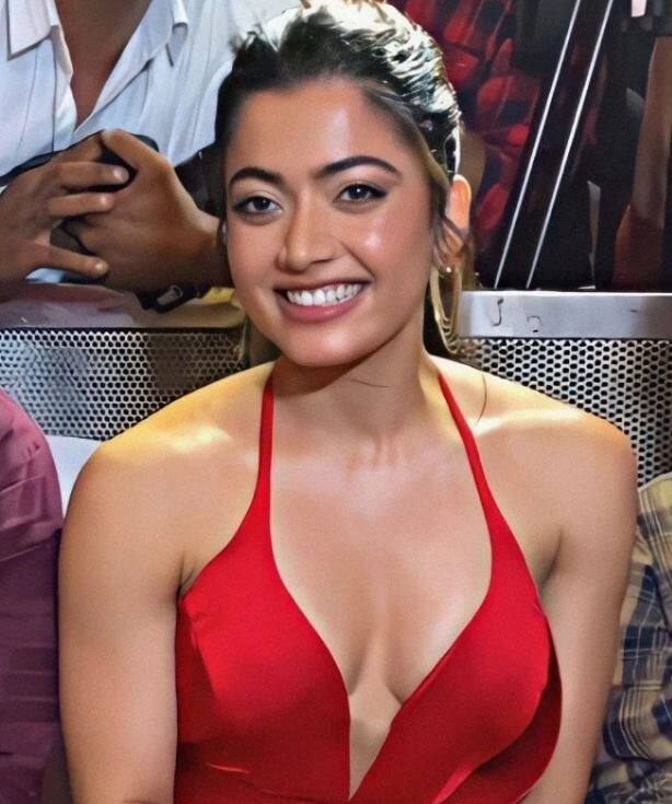 હાલમાં જ અભિનેત્રી રેડ કલરના હોટ ડ્રેસમાં જોવા મળી હતી. આ ડ્રેસમાં એક્ટ્રેસ ખૂબ જ કાતિલ લાગી રહી છે.