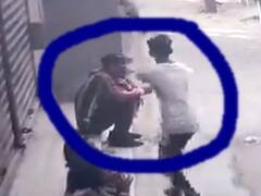 Delhi Crime News: पिता को पीटा तो बदला लेने के लिए नबालिग बेटे ने युवक पर चलाई गोली, चार आरोपी गिरफ्तार
