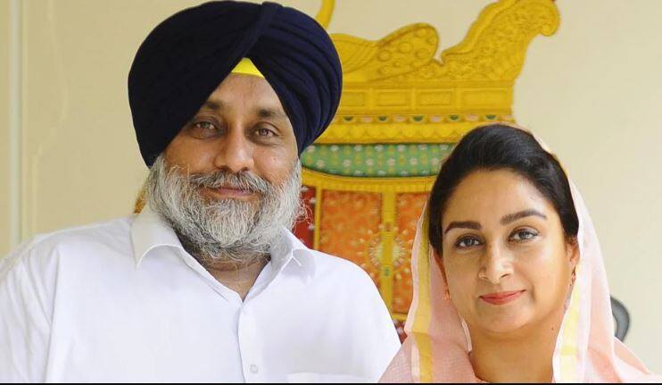 Sukhbir Singh Badal and Harsimrat Kaur Badal held meeting with the Deputy Commissioner regarding the funds received from the Central Government at Sri Muktsar Sahib ਸ੍ਰੀ ਮੁਕਤਸਰ ਸਾਹਿਬ ਵਿਖੇ ਸੁਖਬੀਰ ਬਾਦਲ ਅਤੇ ਹਰਸਿਮਰਤ ਕੌਰ ਬਾਦਲ ਨੇ ਕੇਂਦਰ ਸਰਕਾਰ ਵੱਲੋਂ ਆਏ ਫੰਡਾਂ ਨੂੰ ਲੈ ਕੇ ਡਿਪਟੀ ਕਮਿਸ਼ਨਰ ਕੀਤੀ ਮੀਟਿੰਗ