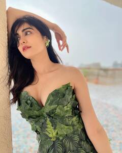 Adah Sharma Photo: પાંદડામાંથી બનેલો ડ્રેસ પહેરી બોલ્ડ પોઝ આપતી જોવા મળી અદા શર્મા
