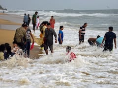 Mumbai News: मुंबई में भारी बारिश के बाद आज खिली धूप, कई दिनों बाद समुद्र के किनारे भी हुए गुलजार