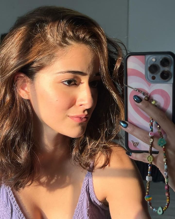अनन्या पांडे (Ananya Panday) इन दिनों अपनी अपकमिंग फिल्म 'लाइगर' को लेकर सुर्खियों में हैं. हाल ही में इस फिल्म का एक गाने रिलीज हुआ जिसे दर्शकों का अच्छा रिस्पॉन्स मिला.