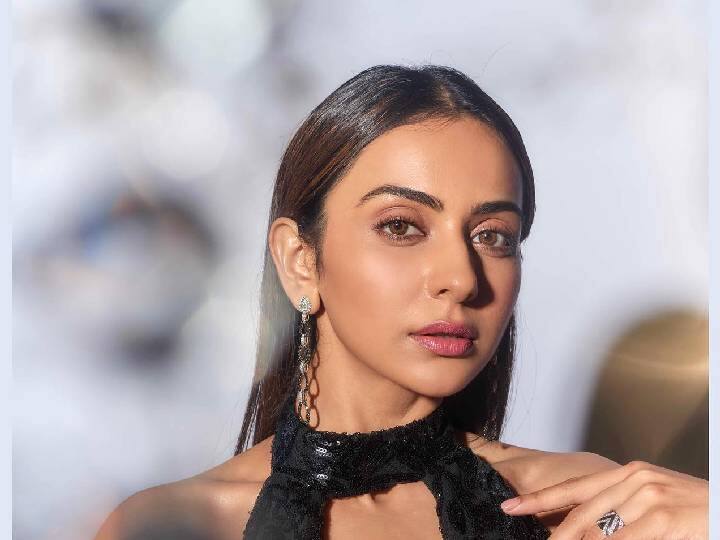 आता पुन्हा एकदा रकुल लेटेस्ट फोटोशूटमुळे प्रसिद्धीच्या झोतात आली आहे, ज्यावरून लोकांची नजर हटवणे कठीण झाले आहे. (फोटो सौजन्य: rakulpreet/इन्टाग्राम)