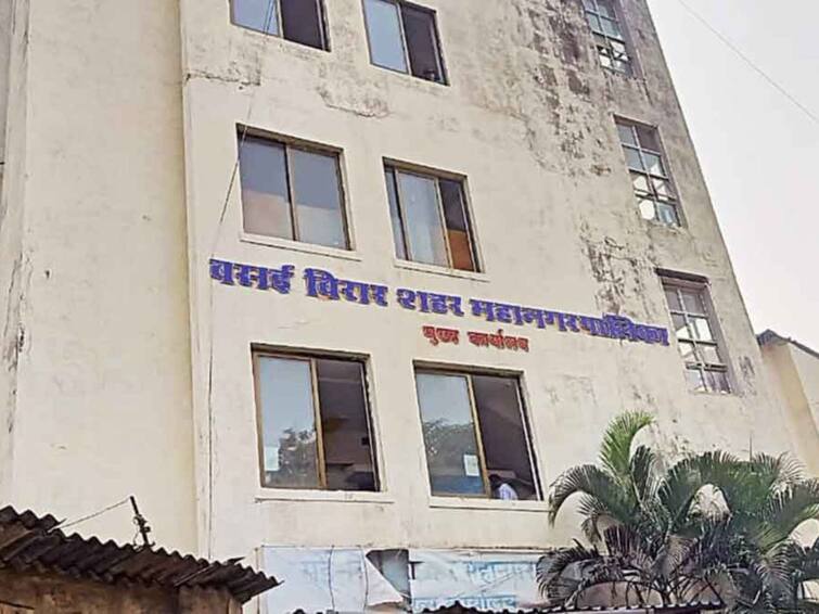 Vasai Municipal Corporation has registered a case against the dead woman  वसई-विरार पालिकेचा प्रताप, चाळ माफियांना वाचवण्यासाठी मृत महिलेच्या नावावर गुन्हा दाखल  